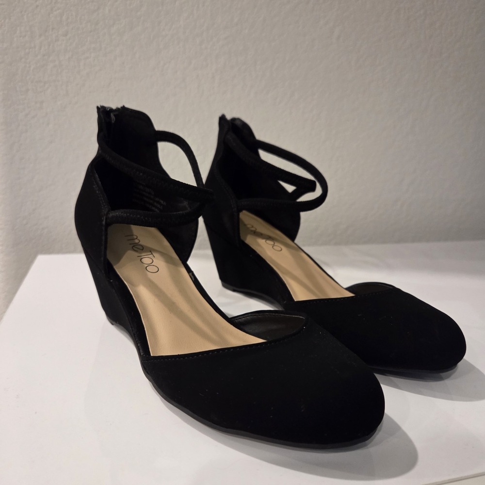 Me Too Moxie 5.5M black wedge heels ankle strap zip-up back